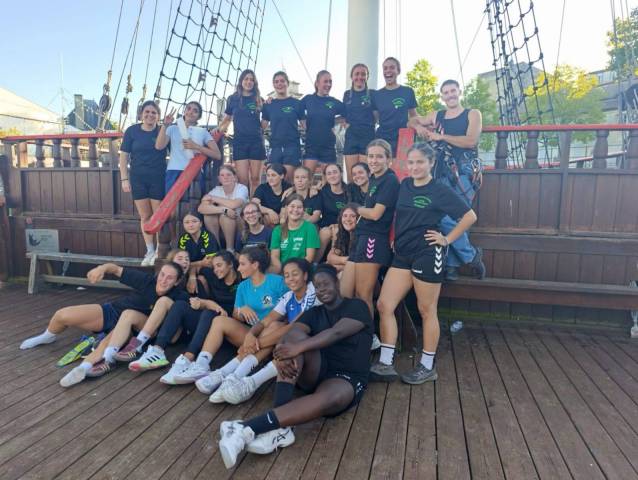 journe de cohsion pour les 24 joueuses de la section sportive. 